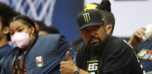 Ice Cube is selling off the first Big3 team to private ownership for $10M. HE plans to sell all the teams and get them permanent homes in high profile cities like LA.