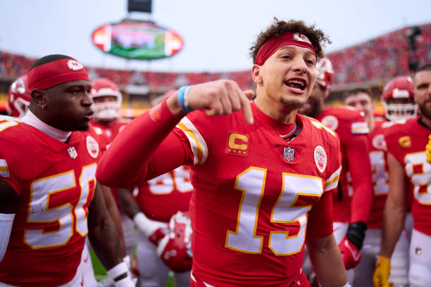 Patrick Mahomes injured ankle, leads Chiefs to AFC Championship